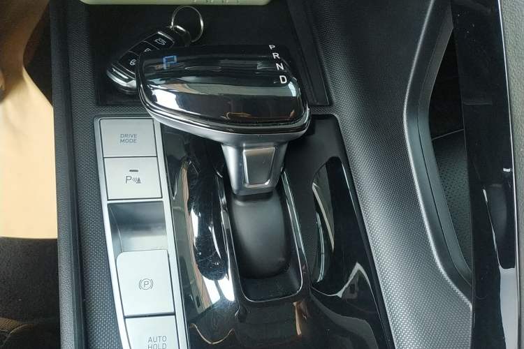 Used Hyundai Elantra 2023 1.5L CVT GLX Elite Edition Gear Lever