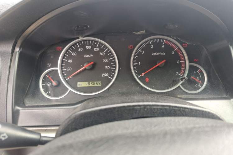 Used GAC Gonow Caiyun 100 2009 2.2T Laidong Diesel Economical Short Cargo Box Odometer Close Up