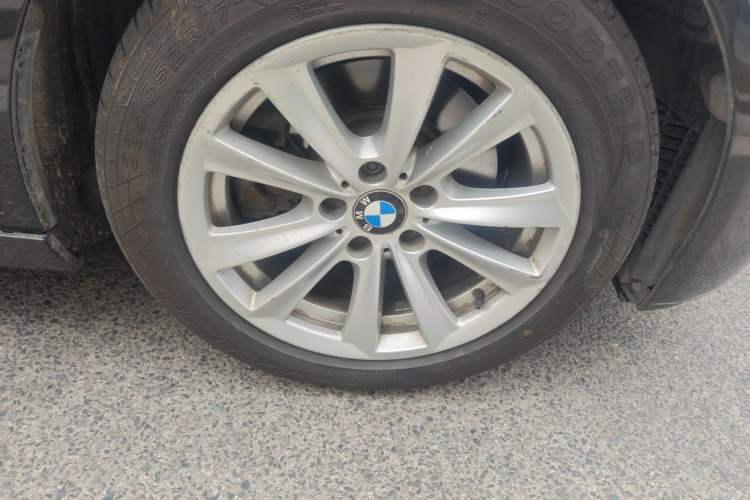 Used BMW 5 Series 2011 523Li Luxury Model Right Front Wheel Hub