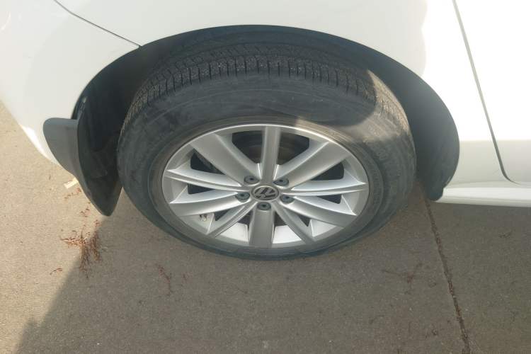 Used Volkswagen Polo 2013 1.6L Automatic Luxury Edition Right Rear Wheel Hub