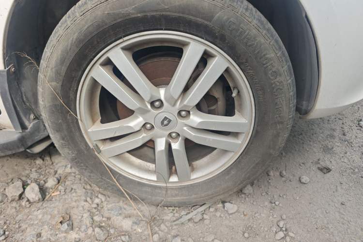 Used Jinbei Zhishang S30 2015 1.5L Manual Elite Model Right Front Wheel Hub