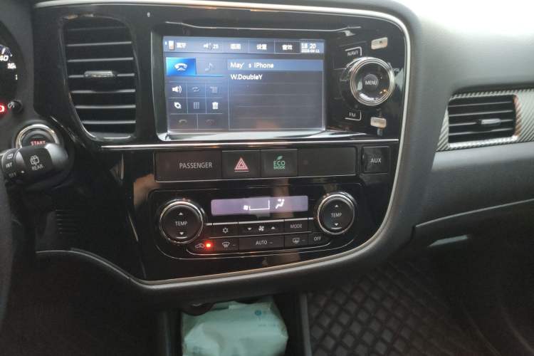 Used Mitsubishi Outlander 2014 2.4L 4x4 Deluxe Value Edition 5 Seats Audio And AC Panel