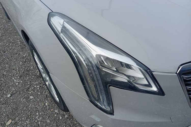 Used Cadillac XTS 2013 28T Luxury Model Right Front Headlight