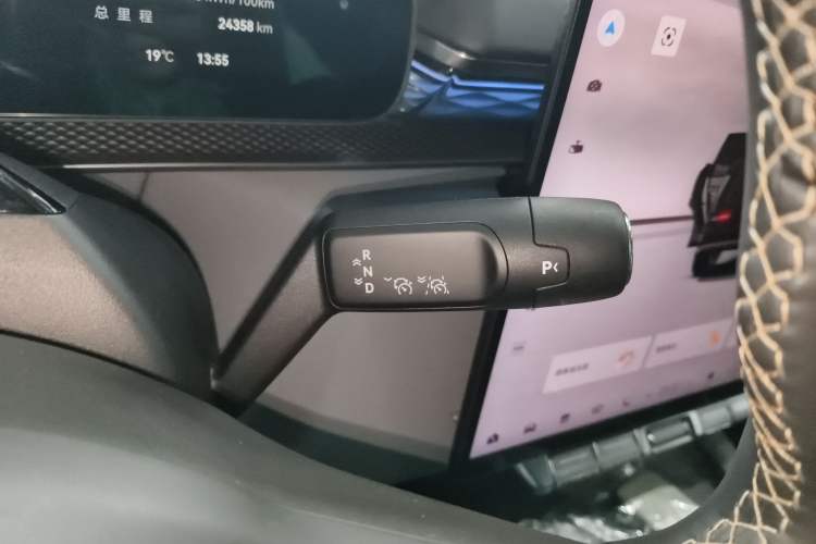 Used Zeekr 7X 2025 100 kWh Long-Range Rear-Wheel Drive with Intelligent Driving Features
