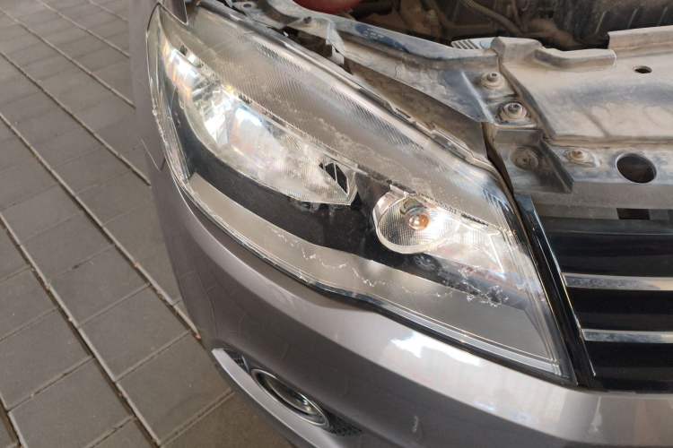 Used Volkswagen Jetta 2013 1.6L Automatic Luxury Model Right Front Headlight