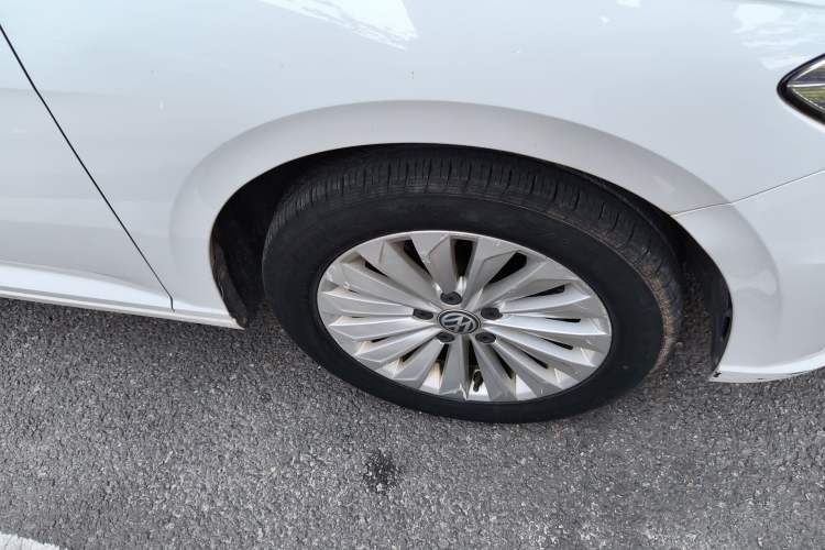 Used Volkswagen Lavida 2018 1.5L Automatic Comfort Edition China V Standard Right Front Wheel Hub