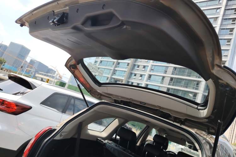 Used Chevrolet Captiva 2015 2.4L 4x4 Flagship Edition 7-Seater