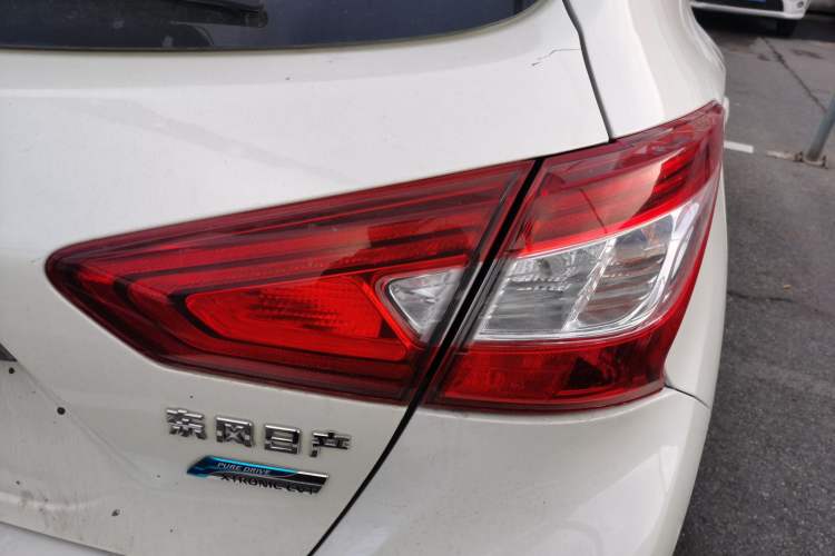 Used Nissan Tiida 2016 1.6L CVT Cool Dynamic Edition