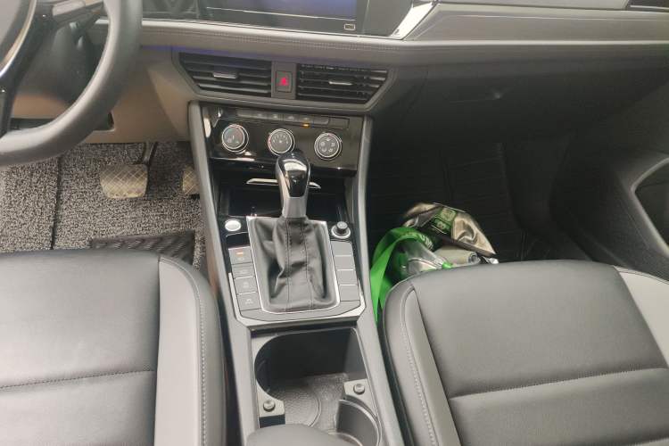 Used Volkswagen Sagitar 2022 280TSI DSG Flyover Edition Gear Lever