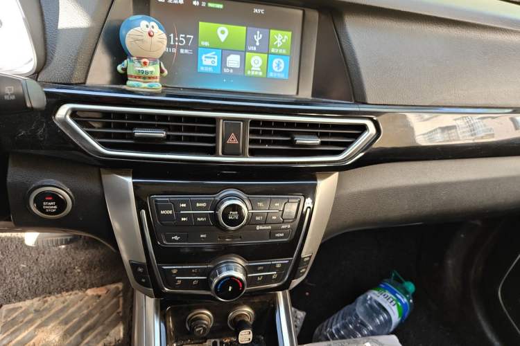 Used Zotye Domy X5 2017 Upgraded Model 1.5T CVT Governor Edition Audio And AC Panel