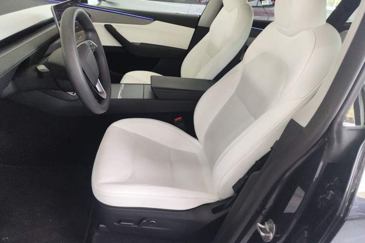Used Tesla Model Y 2025 Rear-Wheel-Drive Version
