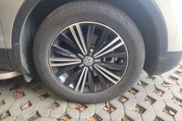 Used Volkswagen Tiguan L 2018 380TSI Automatic All-Wheel Drive Luxury Edition Right Front Wheel Hub