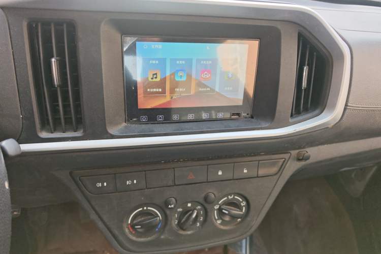 Used CHANGAN KAICHENG Shenqi T30 2021 1.6L Luxury Model Double Cab 3.01-meter Standard Vehicle DAM16KR Audio And AC Panel