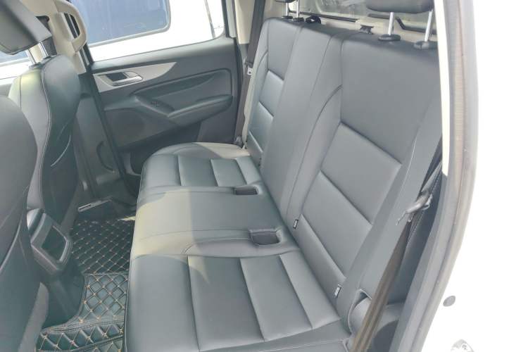 Used Great Wall Poer 2021 2.0T Commercial Version Automatic Diesel 4x4 Navigation-Type Standard Box GW4D20M