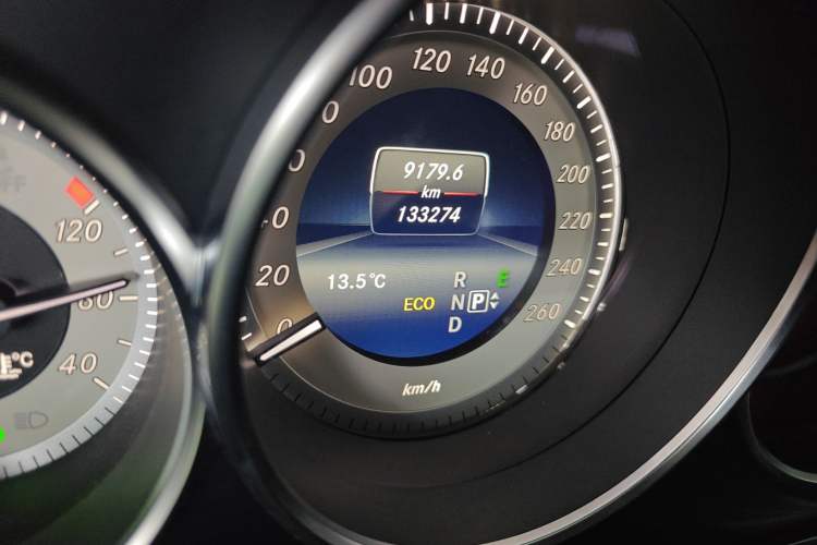 Used Mercedes-Benz CLS 2015 CLS 260 Odometer Close Up