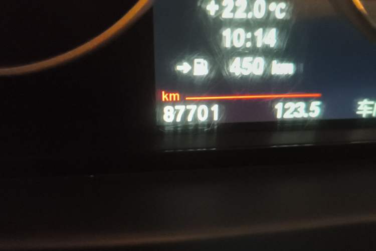 Used BMW 5 Series 2013 525Li Leading Model Odometer Close Up