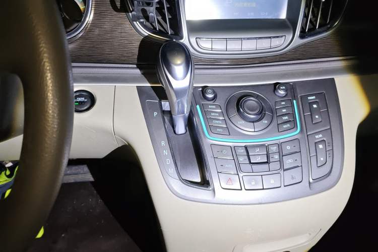 Used Buick GL8 2013 2.4L CT Luxury Business Comfort Edition
