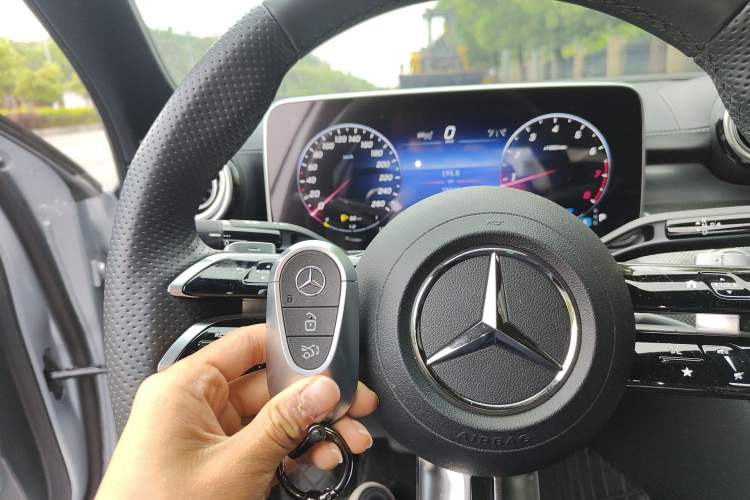 Used Mercedes-Benz C-Class 2023 Second Facelift C 260 L Sport Edition Vehicle Key