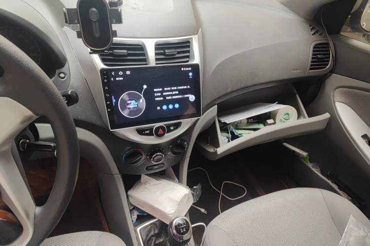 Used Hyundai Verna (older generation) 2010 Sedan 1.4L Manual Standard GL Model Audio And AC Panel