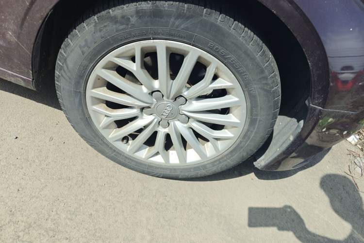 Used Audi A3 2016 Limousine 35 TFSI Prestige Edition Right Front Wheel Hub