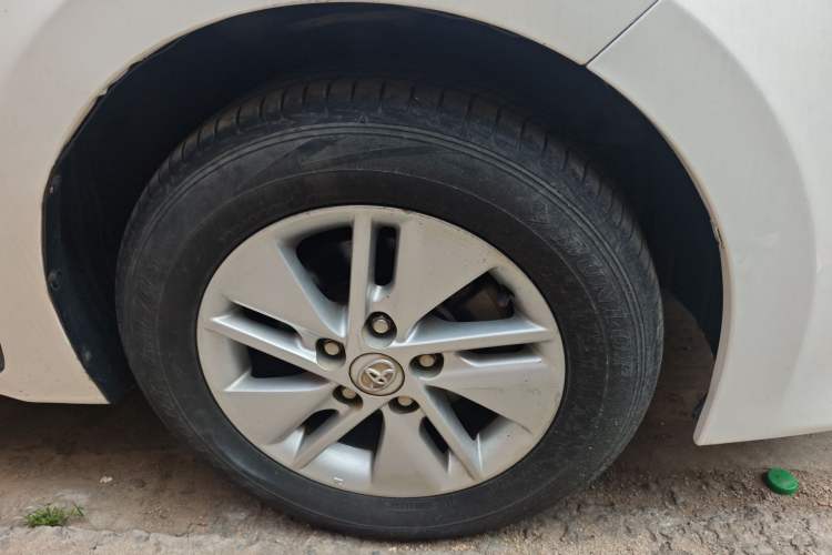 Used Toyota Corolla 2014 1.6L CVT GL Right Front Wheel Hub