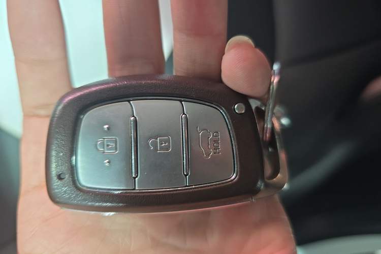 Used Hyundai ix25 2017 1.6L Automatic Smart Version Vehicle Key