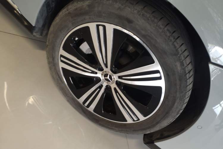 Used Mercedes-Benz EQE 2022 350 Luxury Edition Right Front Wheel Hub