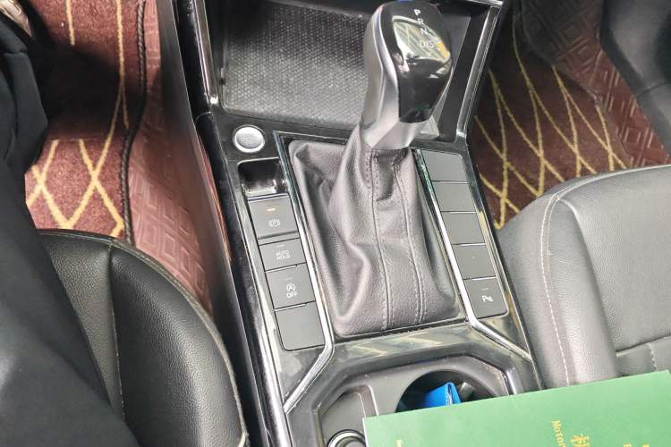 Used Volkswagen Passat 2023 330TSI Starry Elite Edition Gear Lever