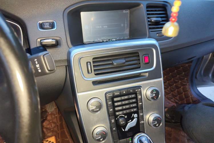 Used Volvo S60 2015 S60L 2.0T Zhiyuan Edition