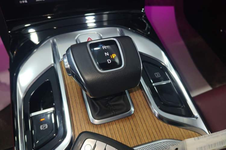 Used Hongqi E-HS9 2022 690 km Range Flagship Edition Six Seats Gear Lever