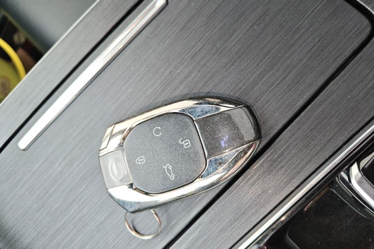 Used GAC Trumpchi GS8 2022 Linghang Series 2.0 TGDI Two-Wheel-Drive Luxury Smart Connectivity Version (7 Seats) Vehicle Key