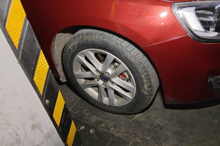 Used Volvo S60 2015 S60L 2.0T Smart Drive Edition Right Front Wheel Hub