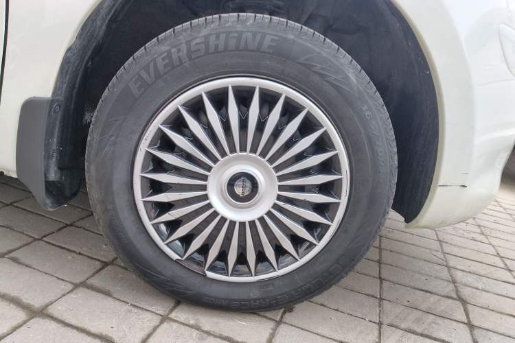 Used Nissan March 2015 1.5L Automatic E-Xuan Edition Right Front Wheel Hub