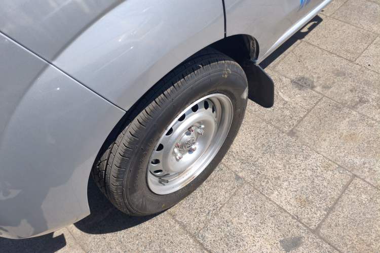 Used SRM New Energy T3L EV 2025 Model—Fudi 42.3 kWh, 3.2-meter Flatbed Truck
