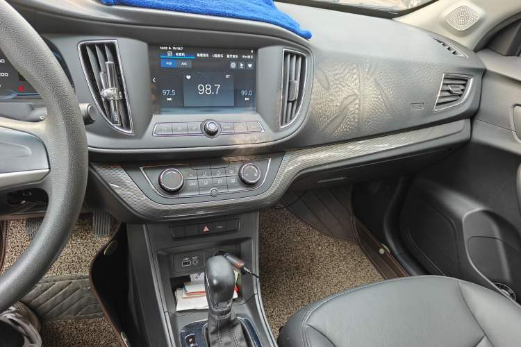 Used Roewe 360 2015 1.5L Automatic Luxury Edition Audio And AC Panel