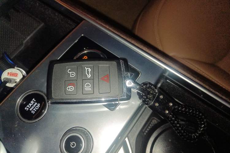 Used Land Rover Range 2023 3.0 L6 400 PS Flagship Extended Version Vehicle Key