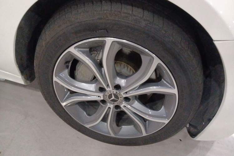 Used Mercedes-Benz E-Class 2019 E 300 L Sporty and Stylish Model Right Front Wheel Hub