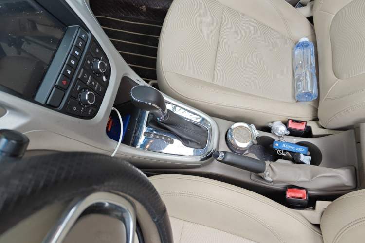 Used Buick GT 2013 GT 1.6L Automatic Fashion Edition Gear Lever