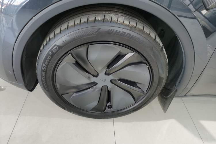 Used Tesla Model Y 2025 Long-Range All-Wheel Drive First Edition