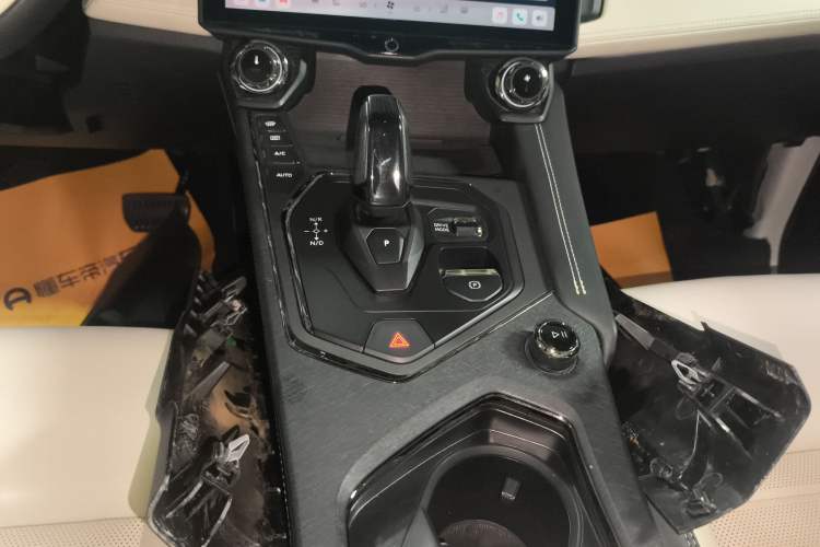 Used Lynk & Co 01 2023 1.5TD EM-F Dawn Gear Lever