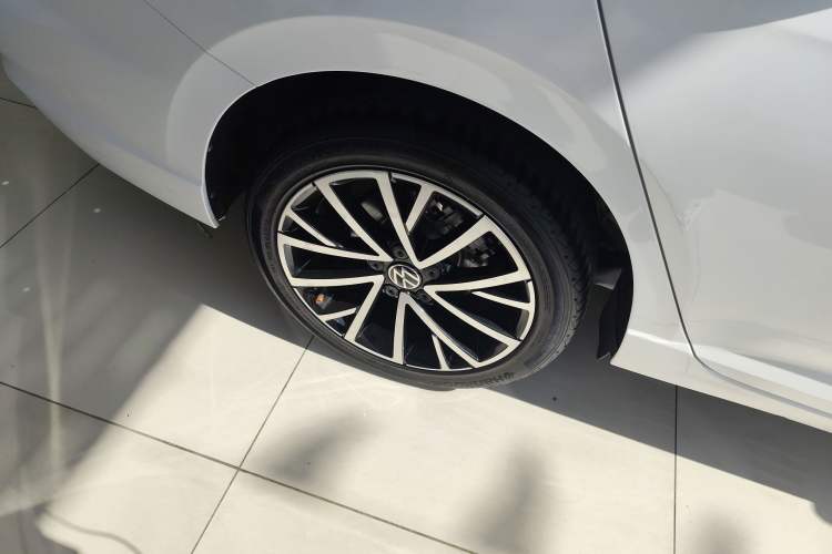 Used Volkswagen Lavida 2021 280TSI DSG Luxury Edition Right Rear Wheel Hub