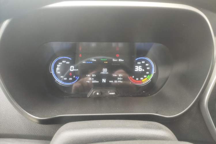 Used Chana Ruixing EM80 2025 Passenger Version Comfort Edition 6-Seater 300 km Dual-Swing Doors
