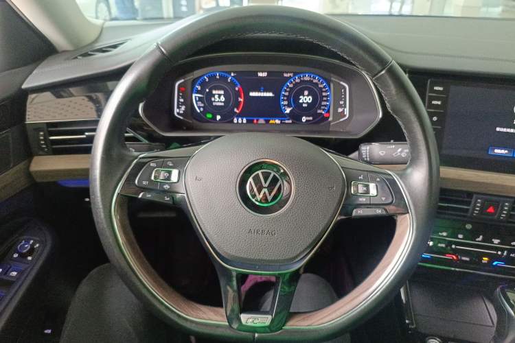 Used Volkswagen Passat 2021 330TSI Luxury Edition Steering Wheel