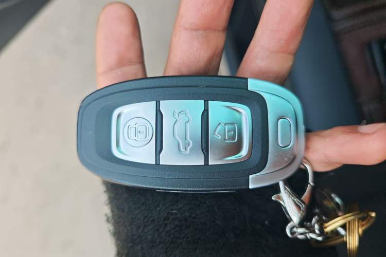 Used Hongqi E-QM5 2022 431 km Charge & Enjoy Edition