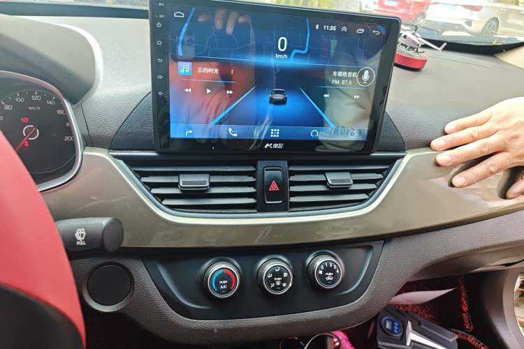 Used Baojun 310W 2017 1.5L Manual Comfort Version China VI Emission Standard Audio And AC Panel