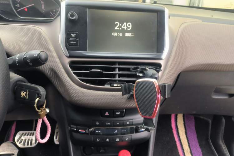 Used Peugeot 2008 2015 1.6THP Roland Garros Edition
