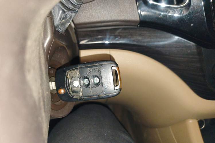 Used Baojun 730 2014 1.5L manual Comfort ESP version 7 seats Interior 1