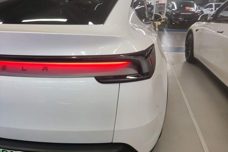 Used Tesla Model Y 2025 Rear-Wheel-Drive Version Exterior 3