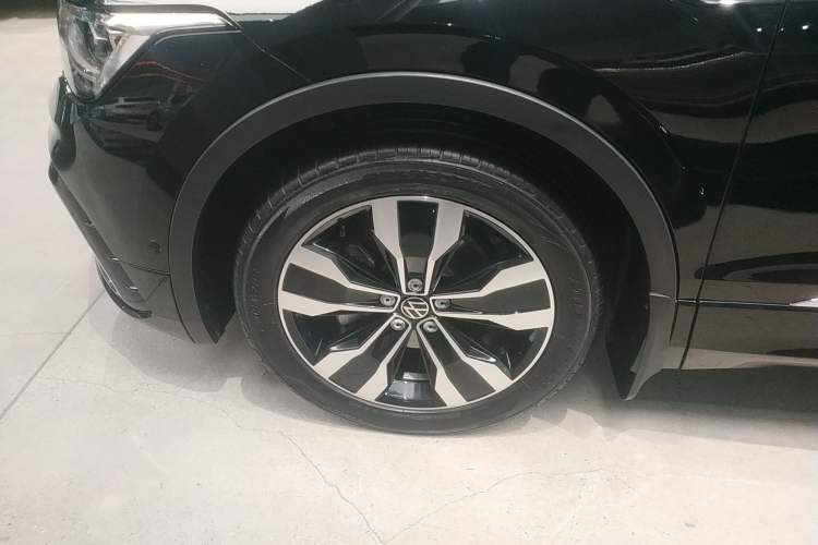 Used Volkswagen Tiguan L 2022 330TSI Automatic Two-Wheel Drive R-Line Enhanced Edition
