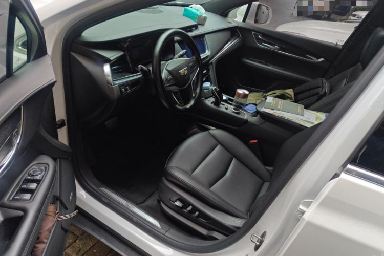 Used Cadillac XT5 2022 2.0T Two-Wheel Drive Luxury Version Left Front Seat